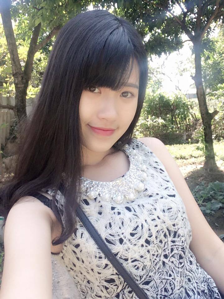 年轻的女学生10